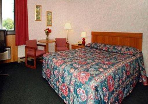 фото отеля Econo Lodge Watertown (New York)