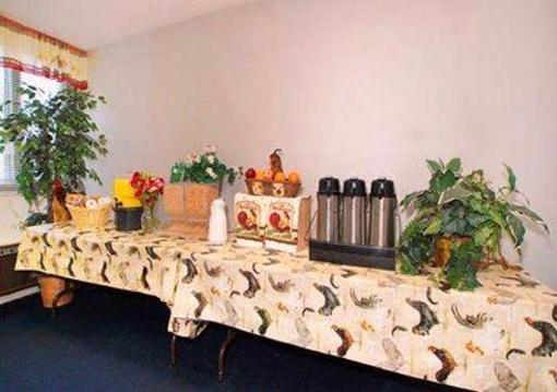 фото отеля Econo Lodge Watertown (New York)