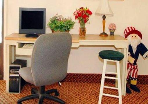 фото отеля Econo Lodge Watertown (New York)