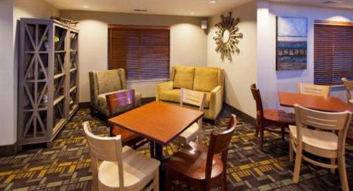 фото отеля AmericInn Hotel & Suites Fairfield