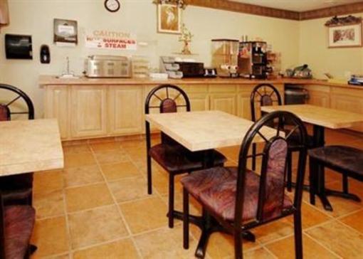 фото отеля Econo Lodge Inn & Suites Tulsa