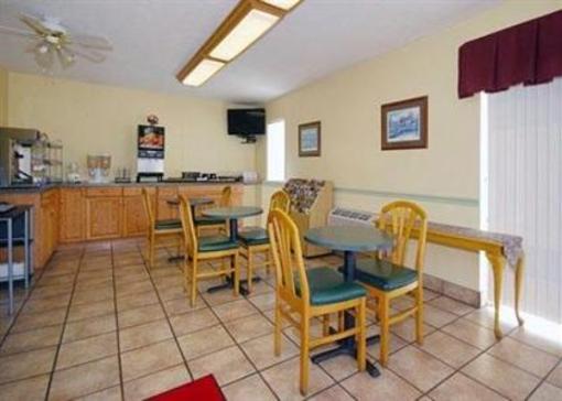 фото отеля Econo Lodge East Staunton