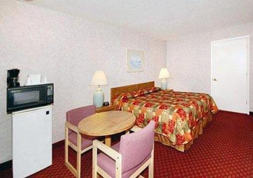 фото отеля Econo Lodge East Staunton