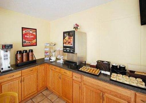 фото отеля Econo Lodge East Staunton