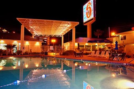 фото отеля Motel 6 Riverside East