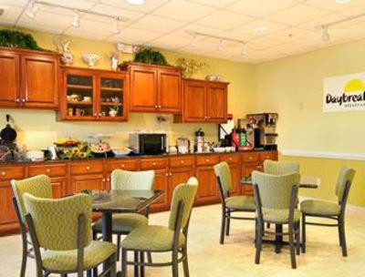 фото отеля Days Inn & Suites Port Wentworth-North Savannah
