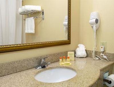 фото отеля Days Inn & Suites Port Wentworth-North Savannah