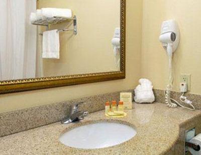 фото отеля Days Inn & Suites Port Wentworth-North Savannah