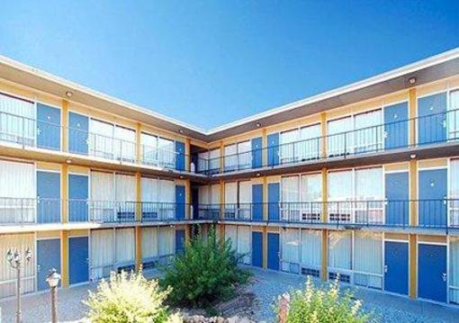 фото отеля Econo Lodge Topeka