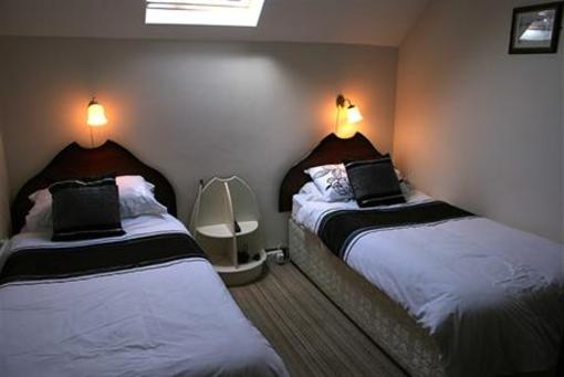 фото отеля Woodview Lodge B&B Castlebar