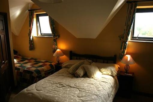фото отеля Woodview Lodge B&B Castlebar