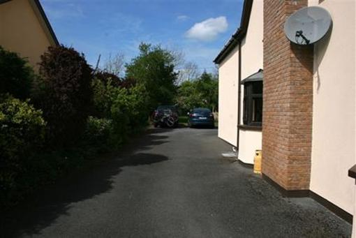 фото отеля Woodview Lodge B&B Castlebar
