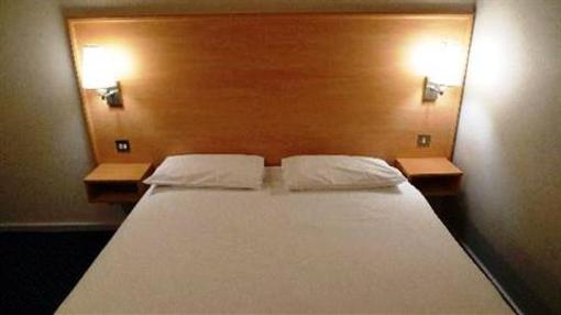 фото отеля Travelodge Gatwick Airport