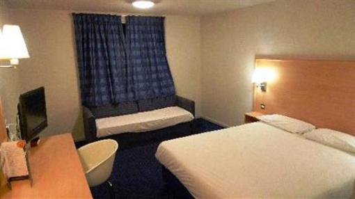 фото отеля Travelodge Gatwick Airport