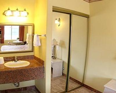 фото отеля Glen Capri Inn & Suites - San Fernando Road