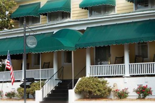 фото отеля The Smithfield Inn Bed and Breakfast, Restaurant and Tavern