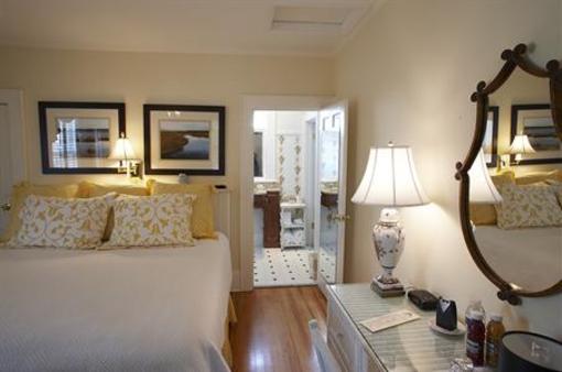 фото отеля The Smithfield Inn Bed and Breakfast, Restaurant and Tavern