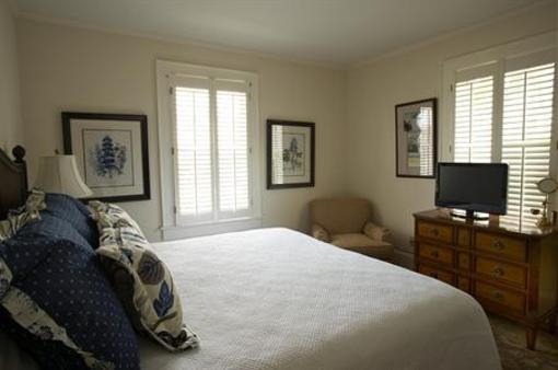 фото отеля The Smithfield Inn Bed and Breakfast, Restaurant and Tavern