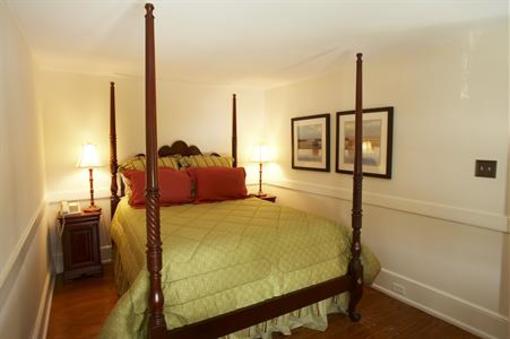 фото отеля The Smithfield Inn Bed and Breakfast, Restaurant and Tavern