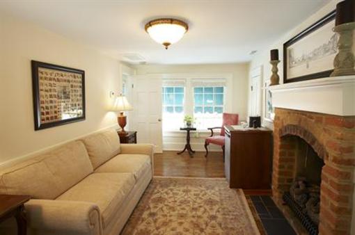 фото отеля The Smithfield Inn Bed and Breakfast, Restaurant and Tavern