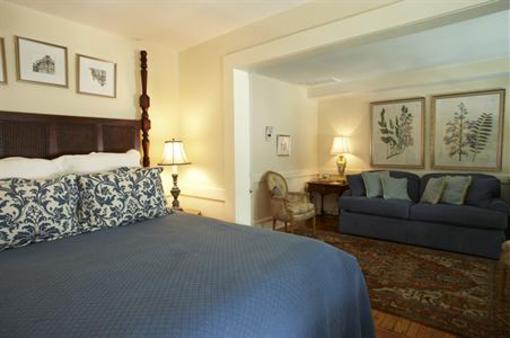 фото отеля The Smithfield Inn Bed and Breakfast, Restaurant and Tavern