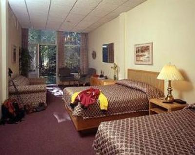 фото отеля Mountaineer Lodge