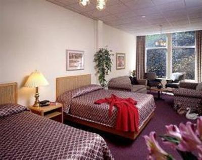 фото отеля Mountaineer Lodge