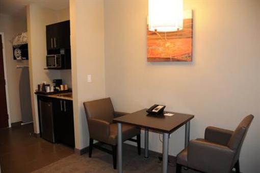 фото отеля Holiday Inn Express Hotel & Suites Bonnyville