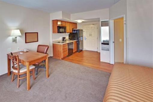 фото отеля Candlewood Suites Airport Omaha