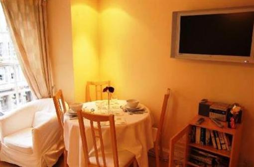 фото отеля Royal Mile Apartment Edinburgh