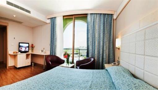 фото отеля Golden Coast Resort Hotel