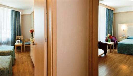 фото отеля Golden Coast Resort Hotel