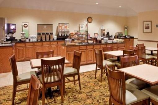 фото отеля Country Inn & Suites Kansas City at Village West