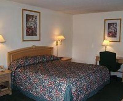 фото отеля Green Lantern Inn & Suites