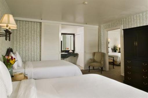 фото отеля Carousel Inn and Suites