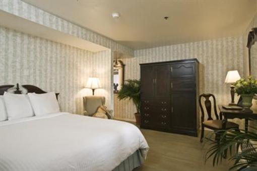 фото отеля Carousel Inn and Suites