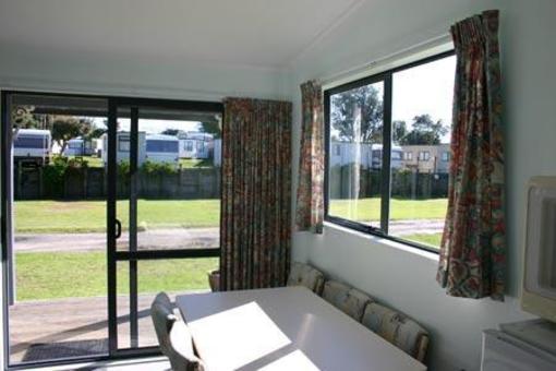 фото отеля Bowentown Beach Holiday Park Resorts Waihi Beach