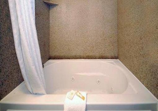 фото отеля Comfort Inn Nashville Demonbreun Street