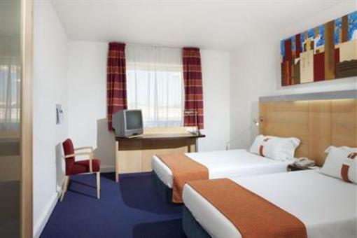 фото отеля Holiday Inn Expres Lisbon Oeiras