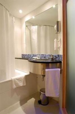 фото отеля Holiday Inn Expres Lisbon Oeiras