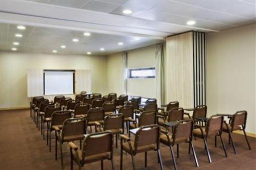 фото отеля Holiday Inn Expres Lisbon Oeiras