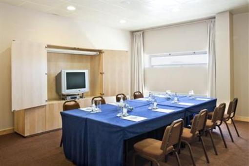 фото отеля Holiday Inn Expres Lisbon Oeiras