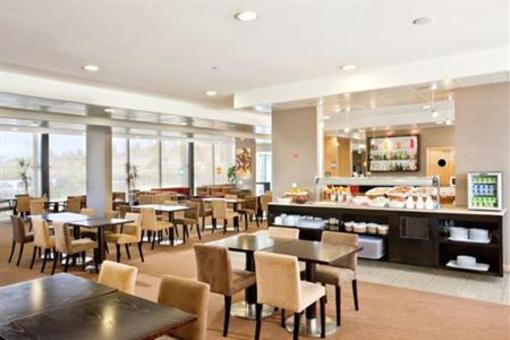 фото отеля Holiday Inn Expres Lisbon Oeiras