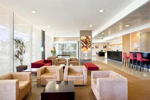 фото отеля Holiday Inn Expres Lisbon Oeiras