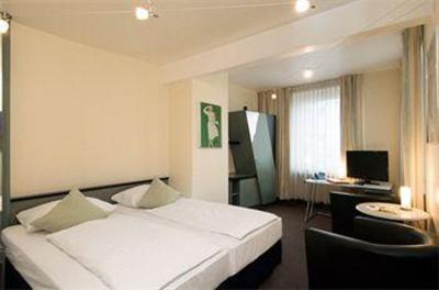 фото отеля Monopol Hotel Dusseldorf