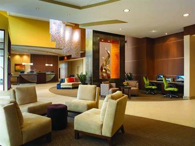 фото отеля Crowne Plaza Milwaukee Wauwatosa Hotel