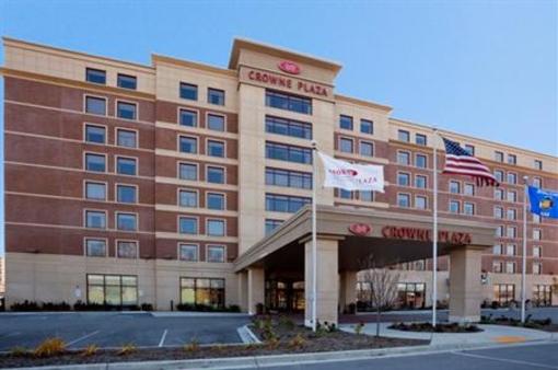 фото отеля Crowne Plaza Milwaukee Wauwatosa Hotel