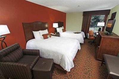 фото отеля Hampton Inn - Colonnade
