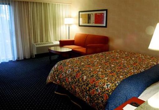 фото отеля Courtyard by Marriott Cleveland Beachwood