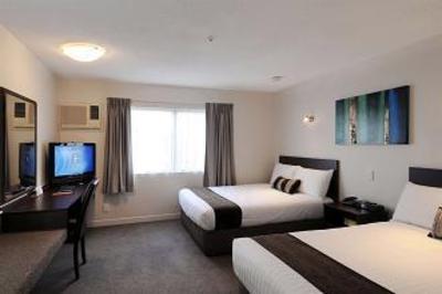 фото отеля The Surrey Hotel